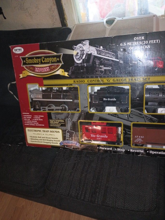 Smokey Canyon Express 40 Piece Train Set