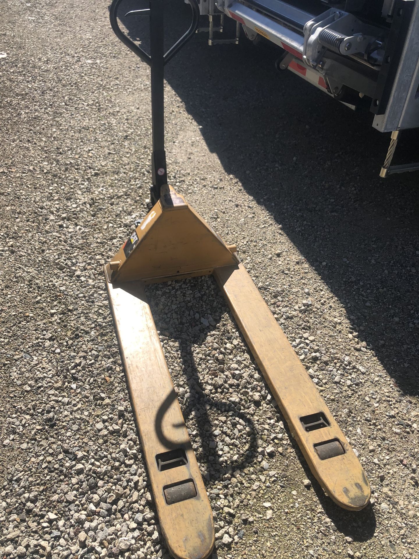 (CAT) Pallet Jack for Sale in Ontario, CA OfferUp