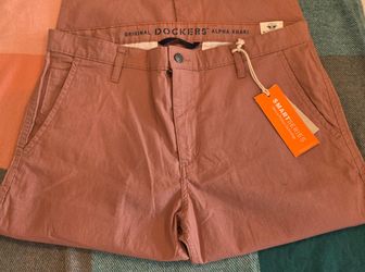 DOCKER MEN'S  SIZE 36X32  BRAND NEW