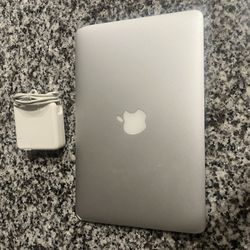 MacBook Laptop 