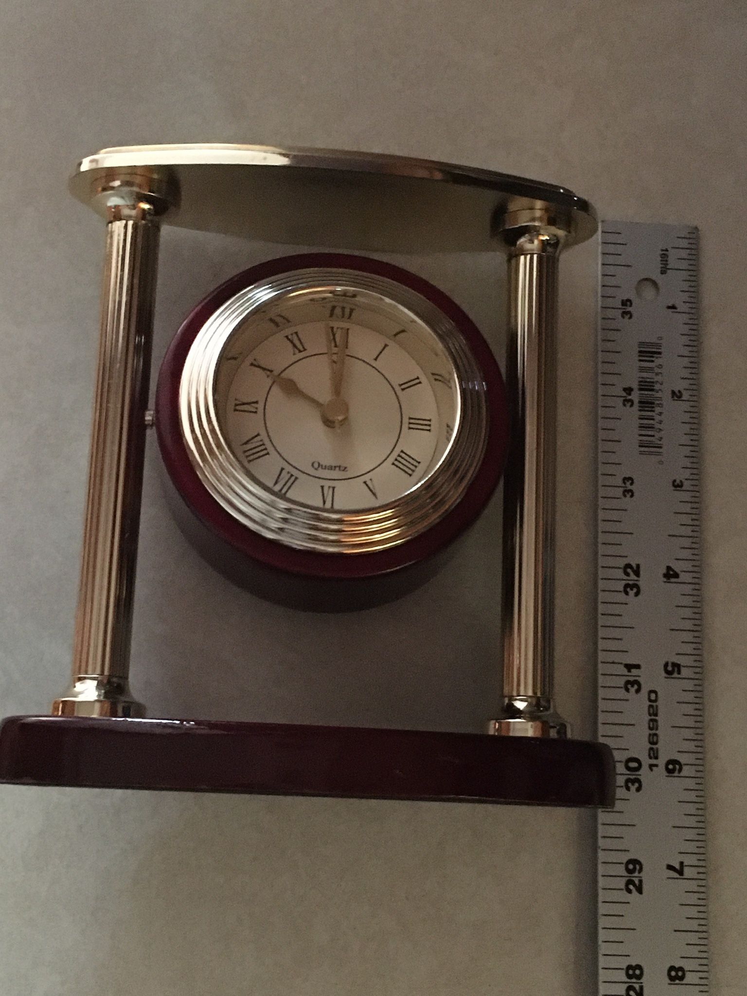 Mantle / Tabletop / Shelf clock. Battery operated. Movable.