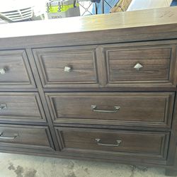 Almost Brand New Dresser From RC Willey 