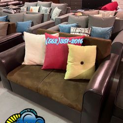 Brown Sofa Couch vinyl Red Accent Pillow Nuevo 
