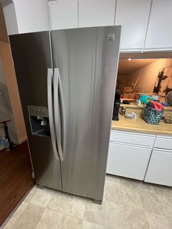 Kenmore refrigerator works Excellent