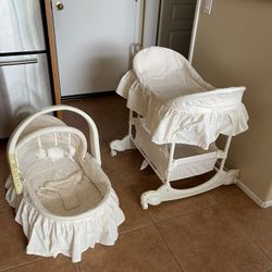 Bassinet In Great Condition With Dipper Change/ Light And Music