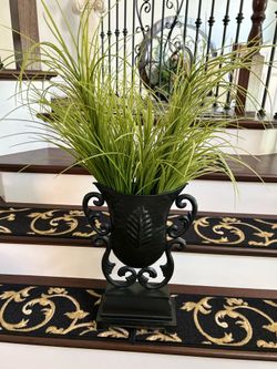 Metal arrangement with grass