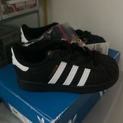 Adidas  Superstar Black/ White Baby Kids  Sz 6  NEW