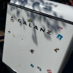 Galanz Mini Fridge 