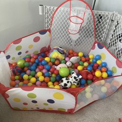 Ball Pit With Plastic Balls 