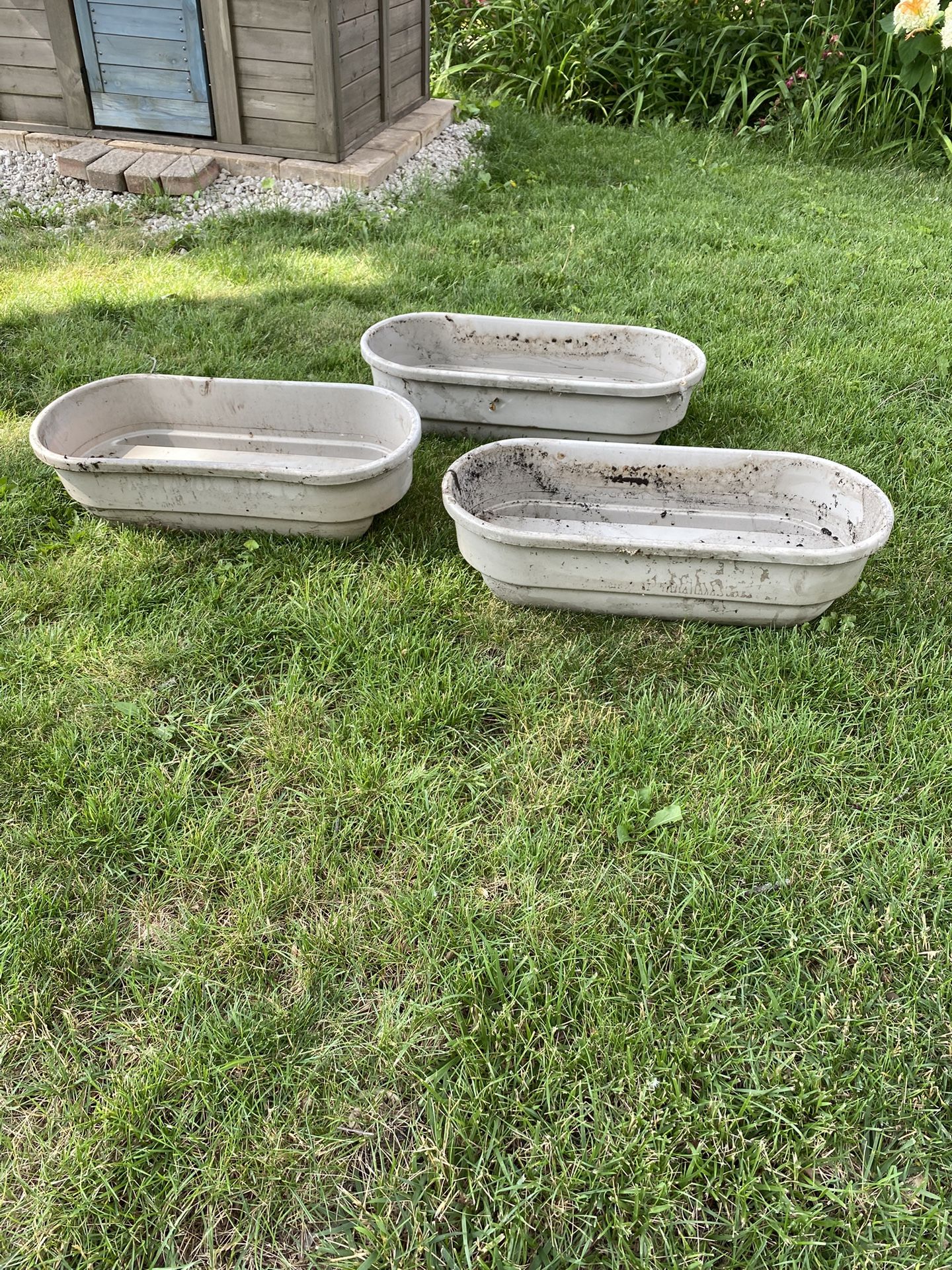 3 Plastic Deck Pots