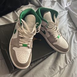 Pine Green Jordan 1s 9.5