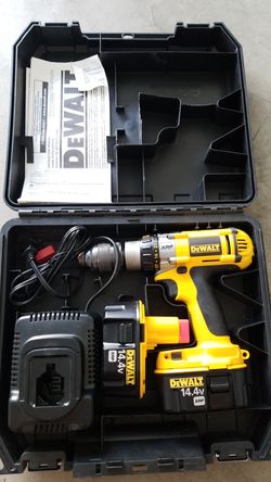Dewalt 14.4V cordless drill, charger excellent condition 2 batteries