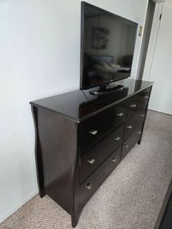 Walton Dresser w/ 6 draws