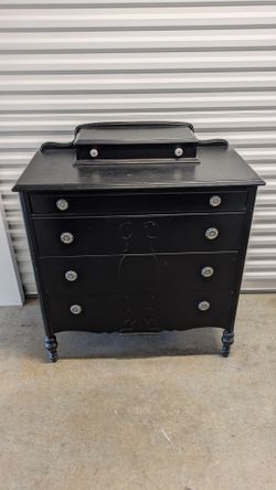 Wood dresser. Free delivery 👍