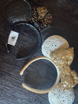 2 used Minnie Mouse ears bundle (white one lights up)
