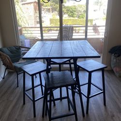 Kitchen Table & 4 Chairs (Matching Set)