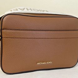 Michael Kors Maeve Large East-West Pocket Crossbody Bag 