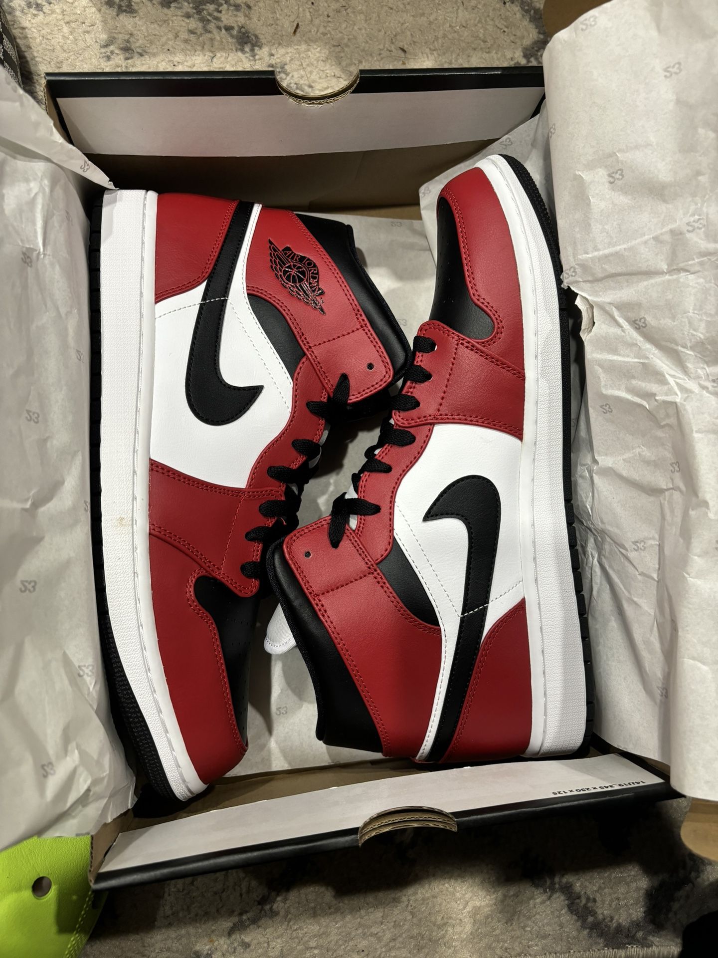 Jordan 1 Mid ‘Chicago Toe’ Size 13