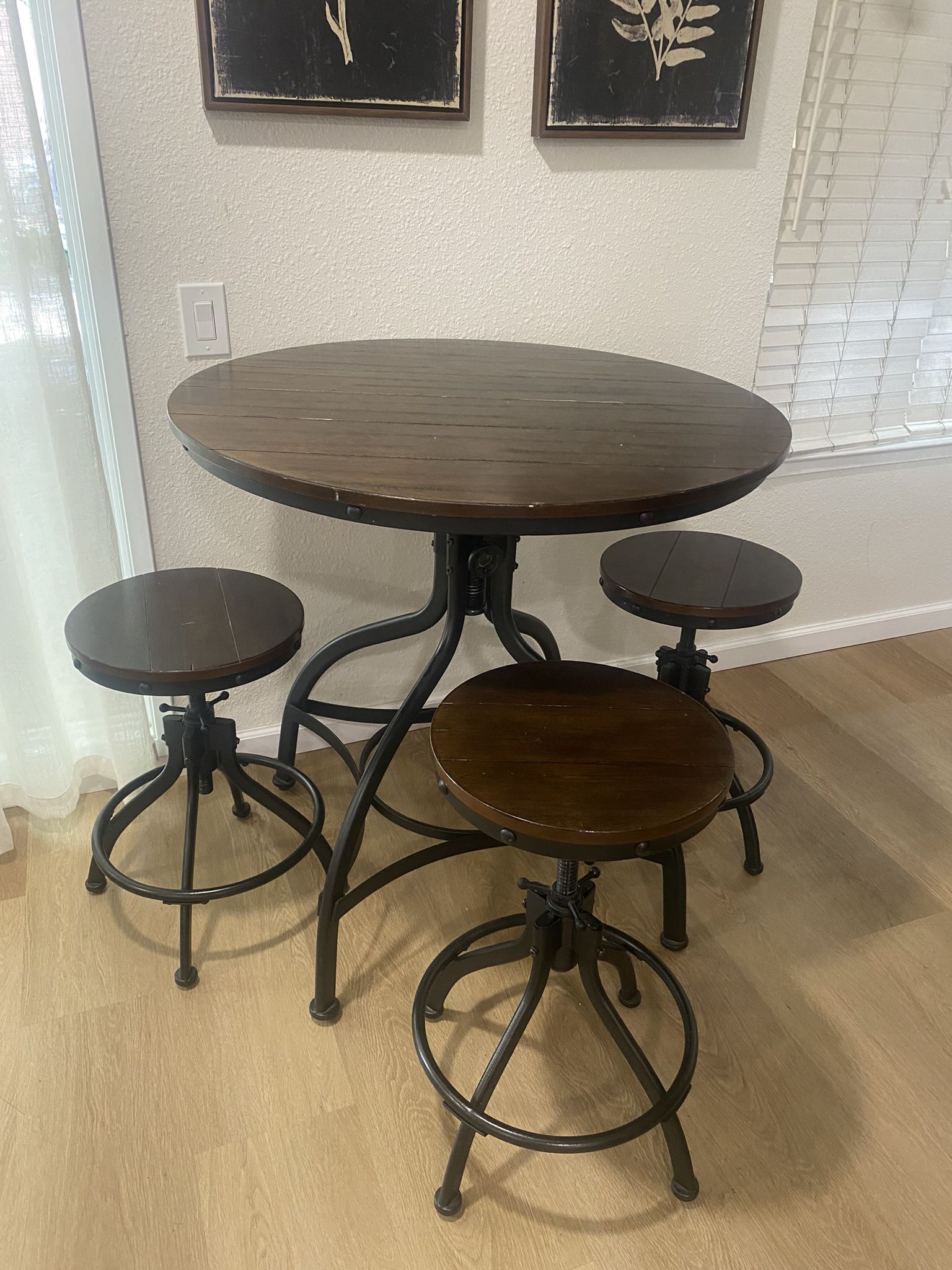 Round Pub Table & Stools