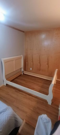 Ashley Furniture "Cottage Retreat" Full Sleigh Bed Frame