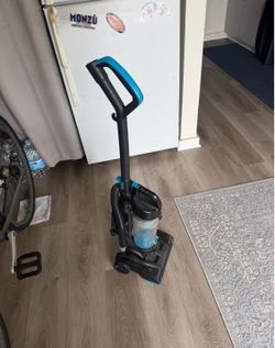 BISSELL POWER FORCE BAGLESS VACUUM