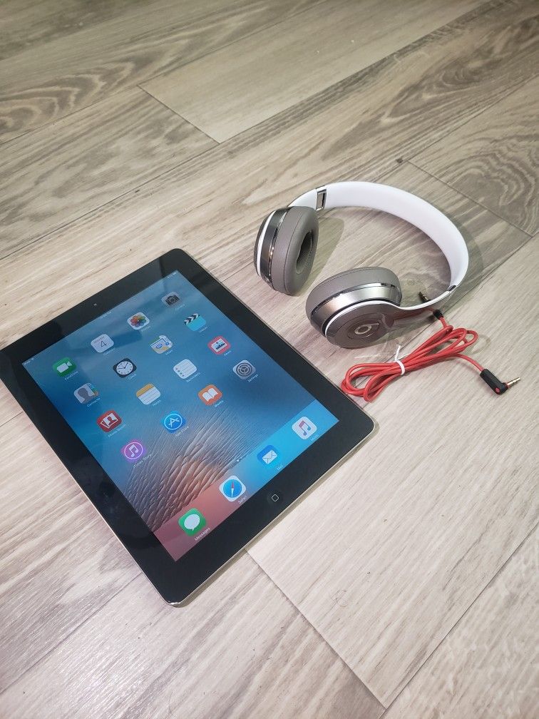 Ipad 1st Gen 16GB Unlocked & Beats By Dr Dre Solo 2 Wired