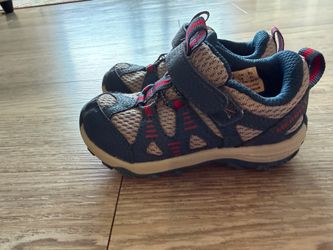 Toddler shoes size 7