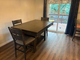Dinning room table and chairs