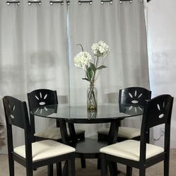 Black & White Dining Table With 4 Chairs / Elegance Comedor Negro Y Blanco 4 Sillas 