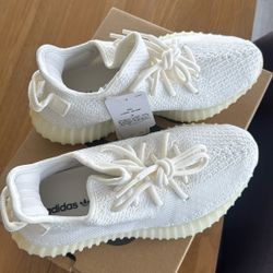 Yeezy Boost 350 v2 Brand New 