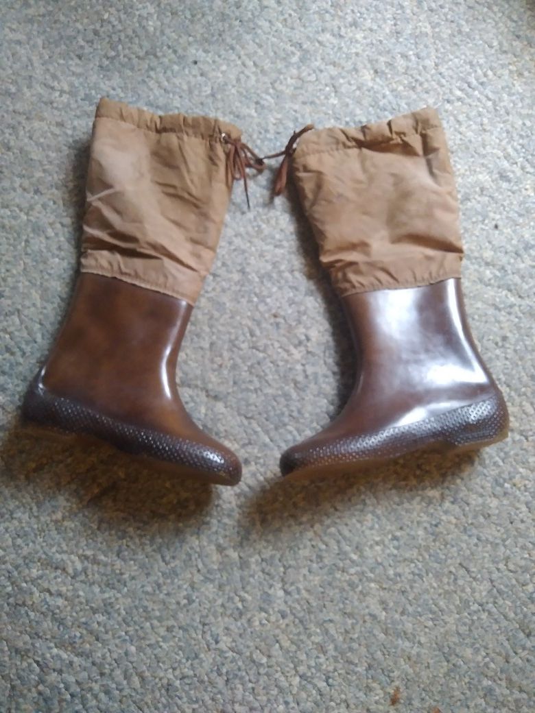 WOMANS ANDREW GELLER. SNOW & RAIN BOOTS. FUR LINED. NICE AN WARM. SIZE. 7