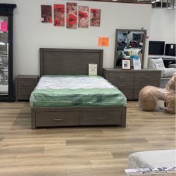 Wooden Queen 4 Pc Bed Room Set