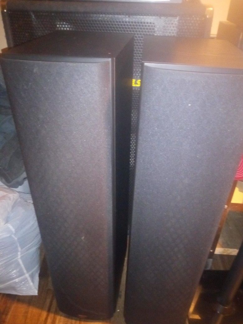 Mint Klipsch Sp-1 USA Made Tower Speakers With Built In Powered Sub Woofer Killer Speakers 250 Cash