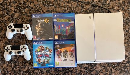 Sony PlayStation 4 PS4 White Console 500GB + 2 Controllers + 4 Games