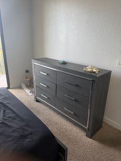Bed set with dresser