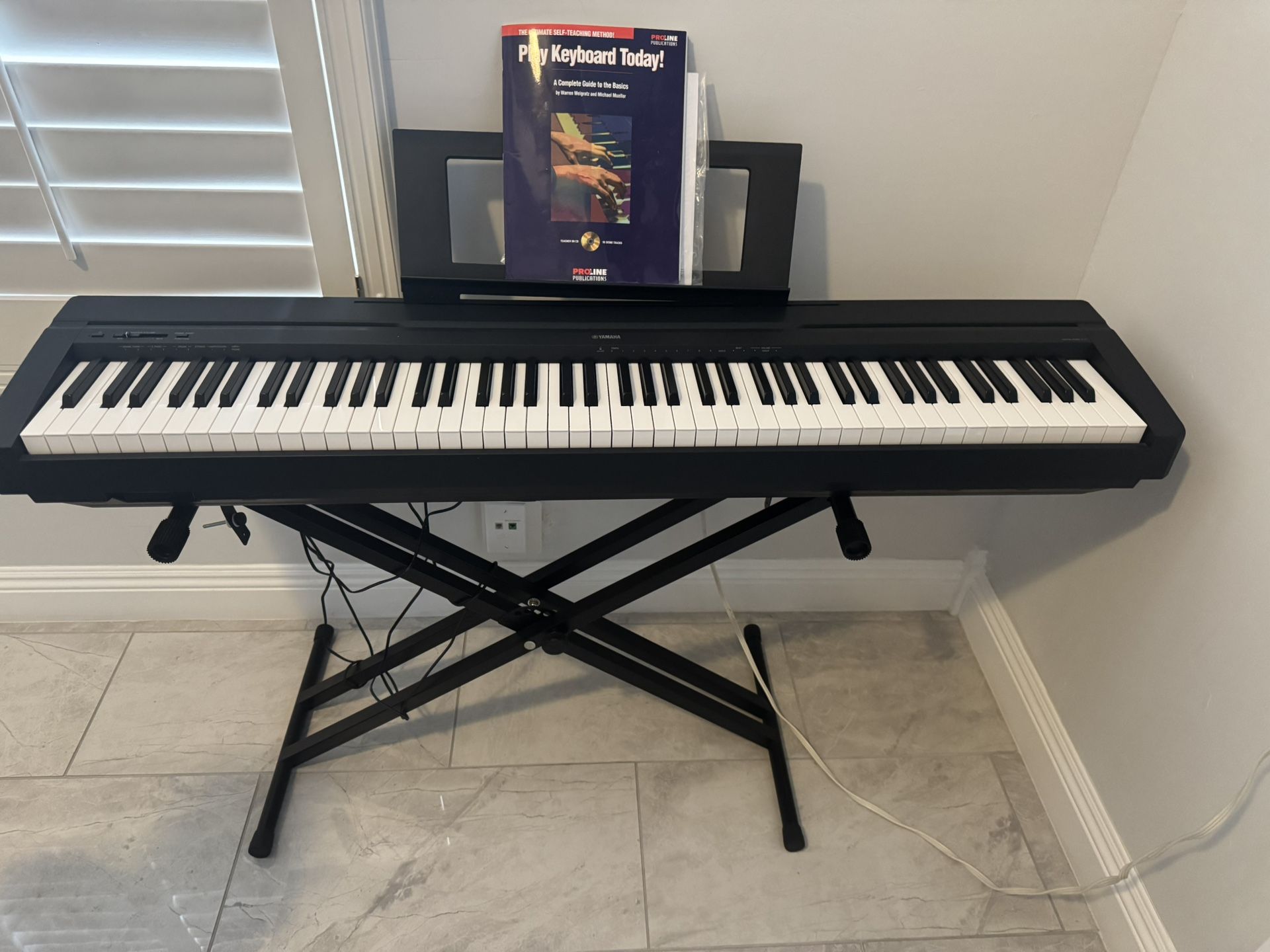 Yamaha Keyboard With Stand Like New