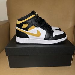 Air Jordan 1 Mid (GS) Brand New 