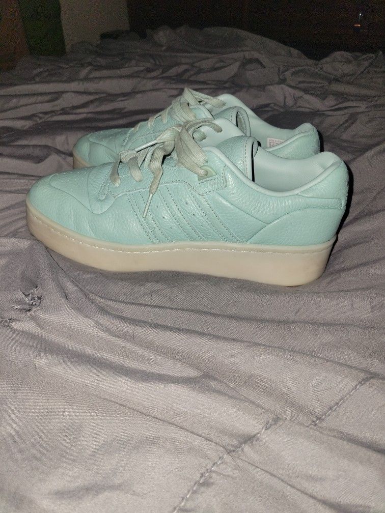 Adidas Size 10 Lightly Used