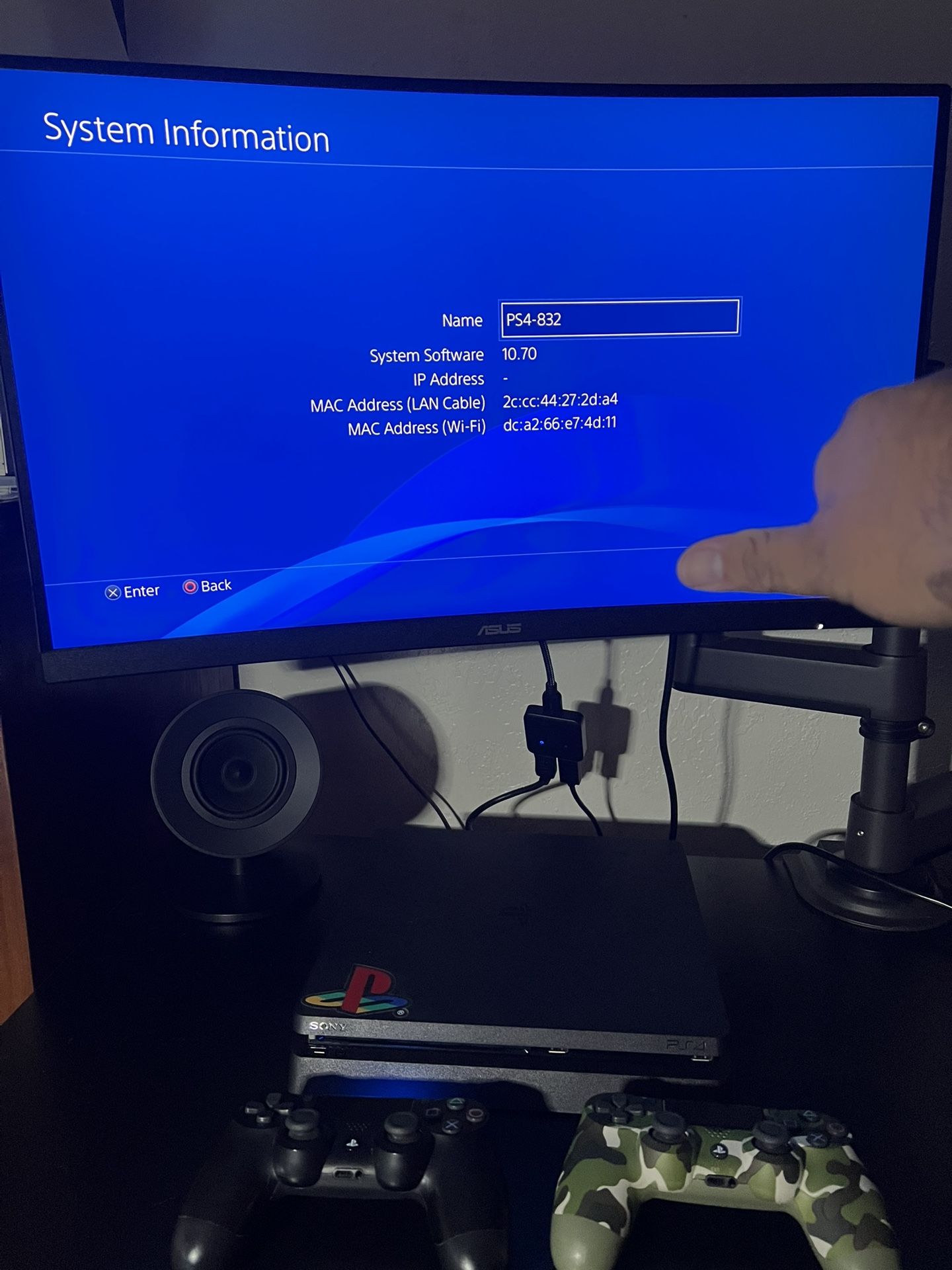 PlayStation 4 Slim 1TB w/ 2 controllers + Low Firmware 10.70