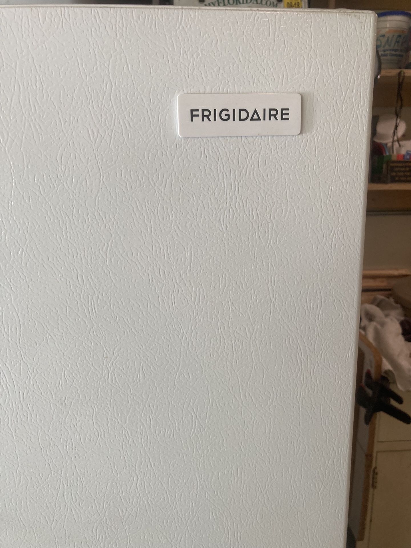 Frigidaire 18 Cu Ft Top Freezer (White)