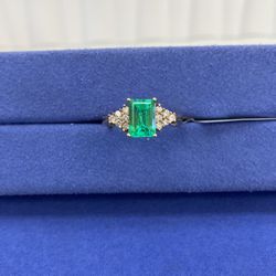 18k Gold Natrual Emerald & Diamond Ring 