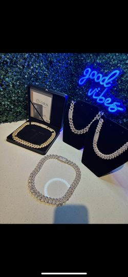 Moissanite cub links 