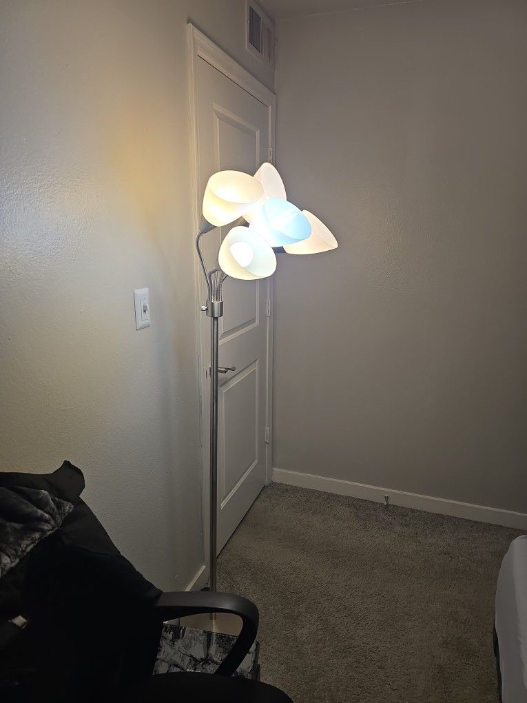 5-Light Adjustable Floor Lamp + 12 FREE Light Bulbs β Brushed Steel β Excellent Condition