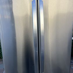 Lg Refrigerator In Good Condition