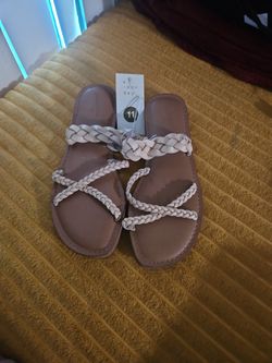 Universal Thread Women’s Sandals HILDA Bone - SIZE 11- NEW!