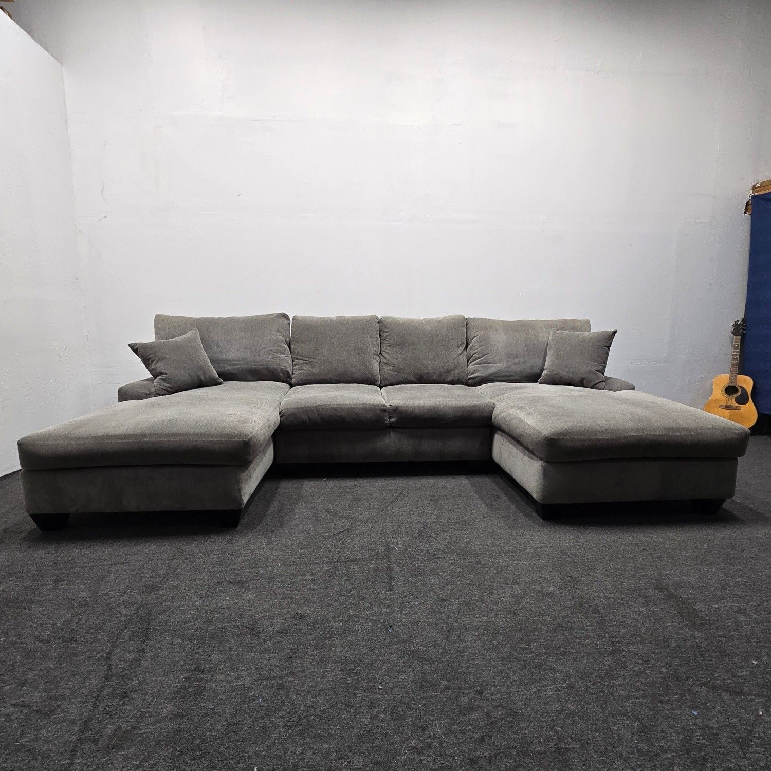 Can Deliver! Like New Living Spaces Sectional Sofa Couch Double Chaise
