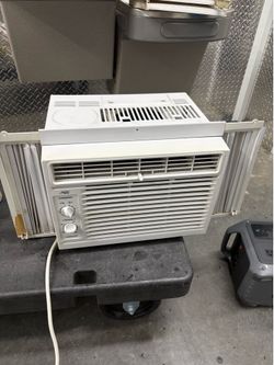 Small window air conditioner
