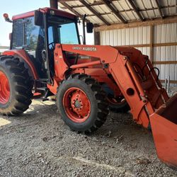 Kubota M9000 Cab With Loader