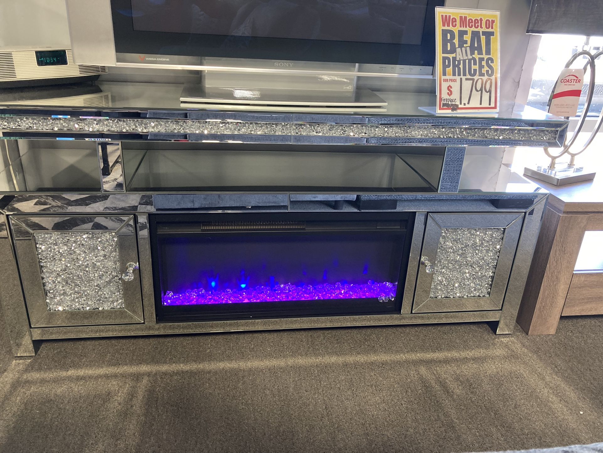 Gorgeous Fireplace ✨💙 Easy Financing Available ✨💚 Free Delivery 🚚