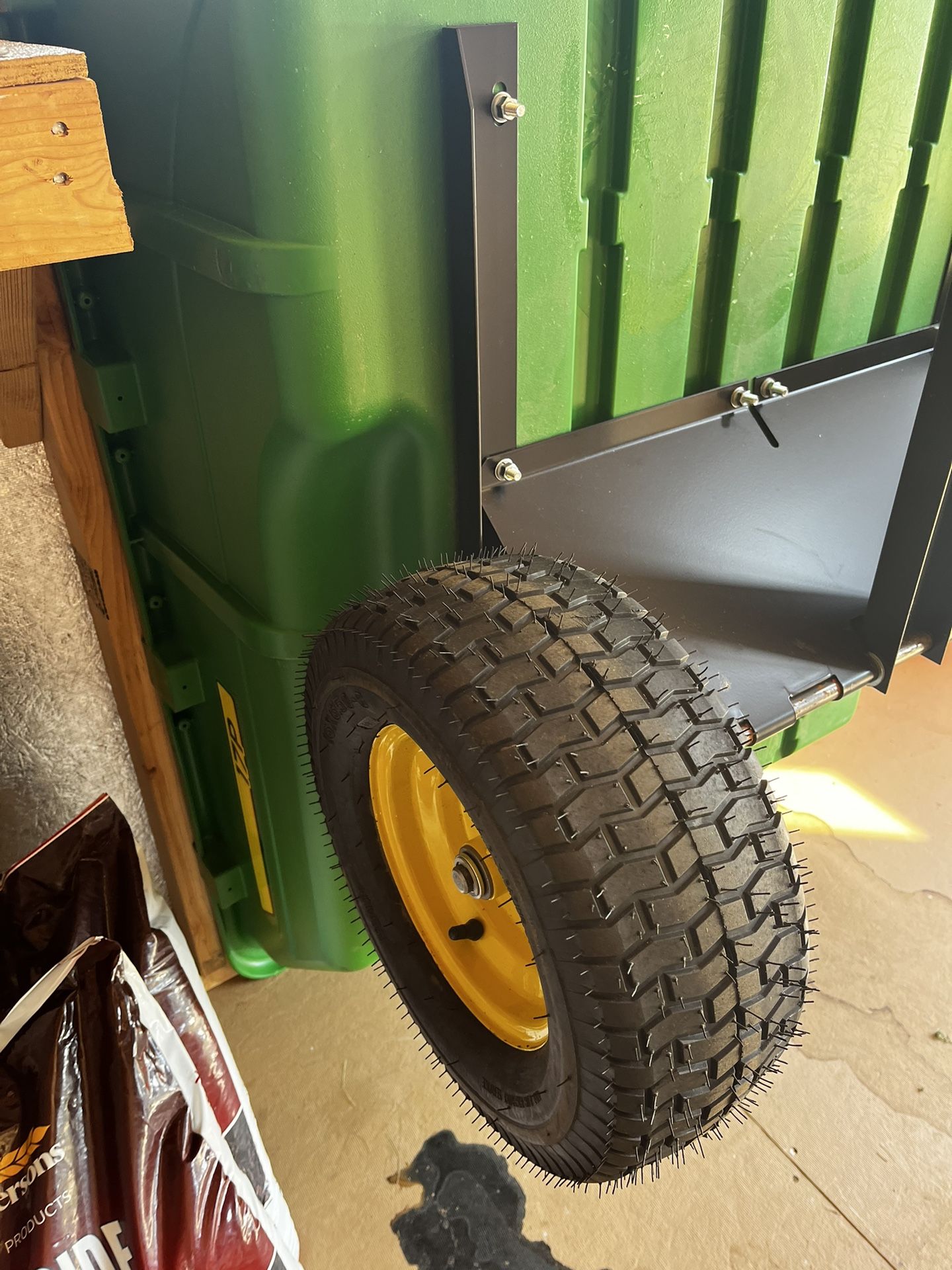 John Deere 17P Poly Dump Cart for Sale in Lake Stevens, WA OfferUp